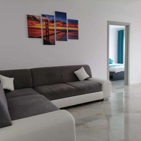 Aqua West Apartment Free Parking- Self Check-In Oradea Eksteriør billede