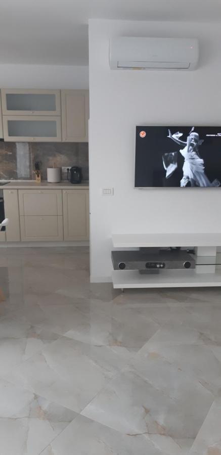 Aqua West Apartment Free Parking- Self Check-In Oradea Eksteriør billede
