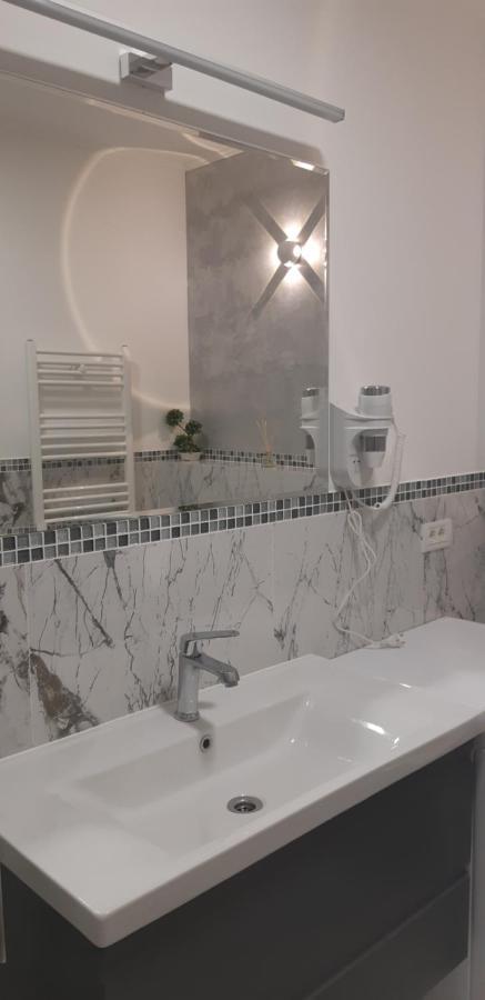 Aqua West Apartment Free Parking- Self Check-In Oradea Eksteriør billede