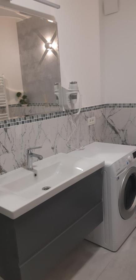 Aqua West Apartment Free Parking- Self Check-In Oradea Eksteriør billede